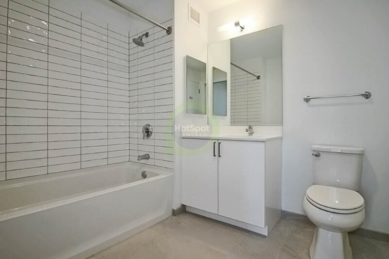 Building Photo - 808 W Gladys Ave