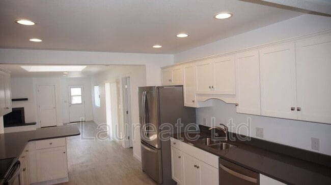 Building Photo - 1800 S Cook St