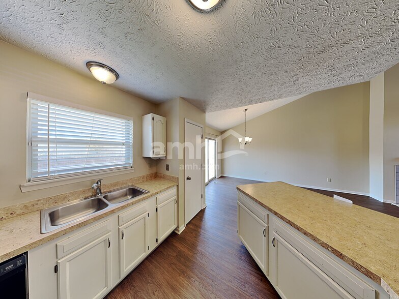 Building Photo - 6429 Ewen Cir