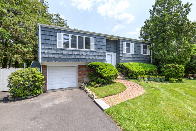Primary Photo - 10 Stanwick Pl