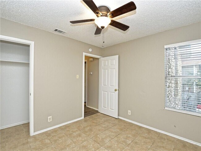 Building Photo - 5401 Spring Meadow Rd