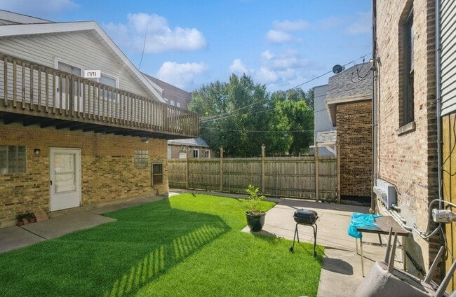 Building Photo - 2519 S Millard Ave