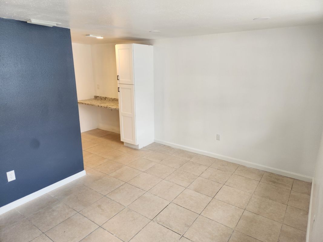 Building Photo - 1105 S Prospect Ave