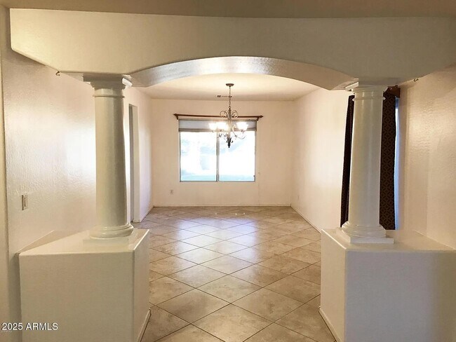 Building Photo - 6406 W El Cortez Pl