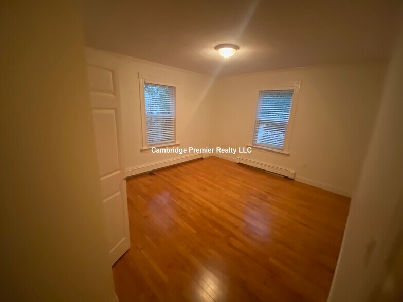 Building Photo - 79 Kirkland St