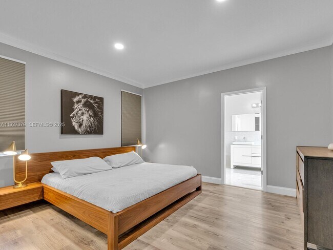 Building Photo - 933 Falling Water Rd