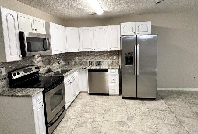 Building Photo - 606 Virginia Oak Ct