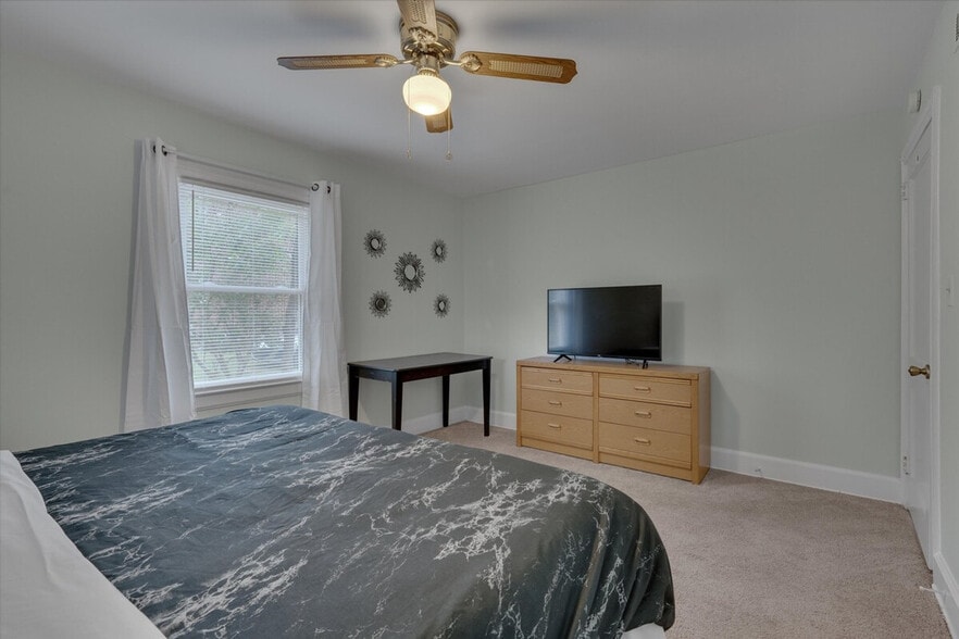 Building Photo - 1001 Watts St