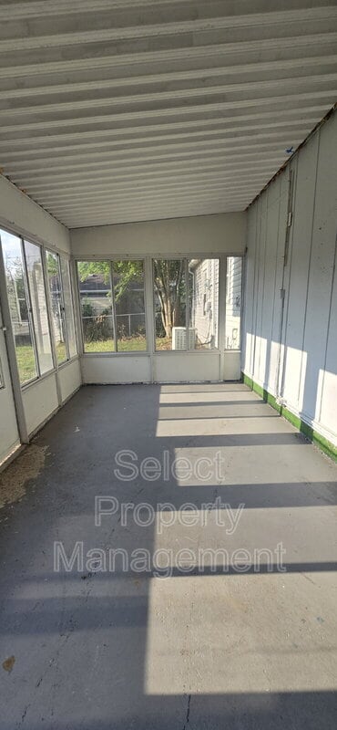 Building Photo - 5016 S Camden Dr