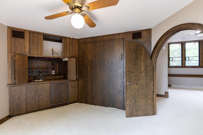 Building Photo - 1240 E Donges Ct