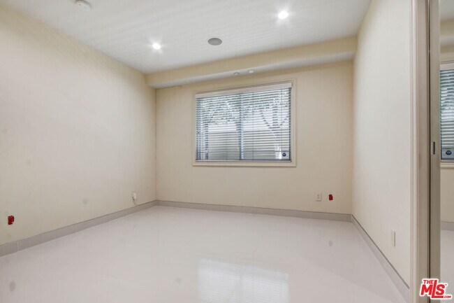 Building Photo - 11921 Dorothy St