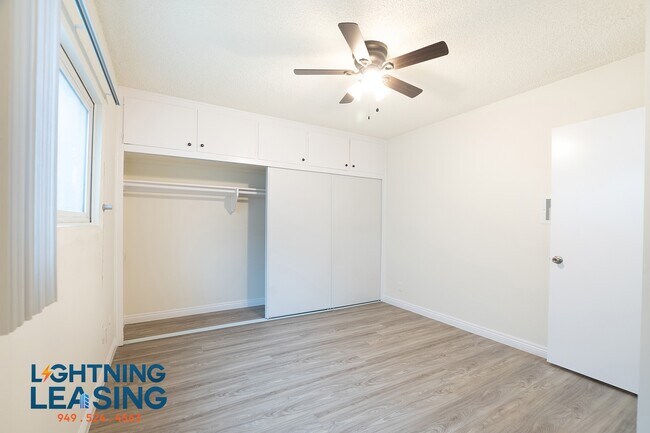 Building Photo - 10522 S Figueroa St
