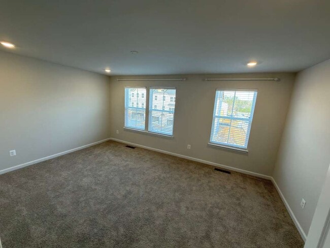 Building Photo - 8760 Whitman Dr