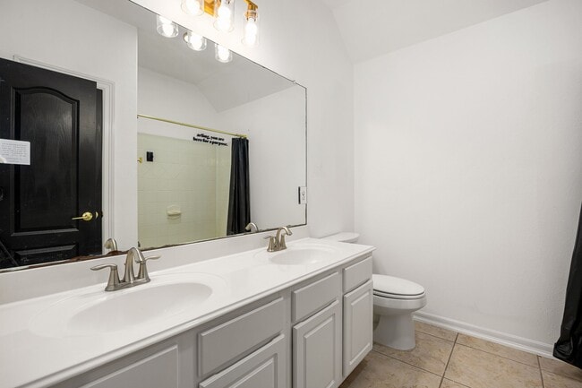 Building Photo - 6010 Gatewood Manor Dr