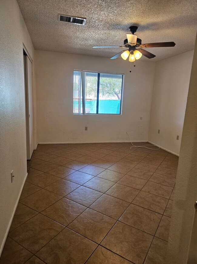 Building Photo - 4103B Calle Barona