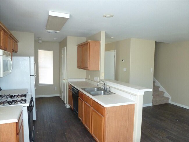 Building Photo - 2867 Southampton Way