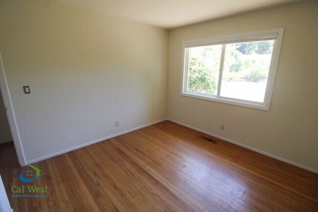 Building Photo - $4895 - Large beautiful 3/2 Home located i...