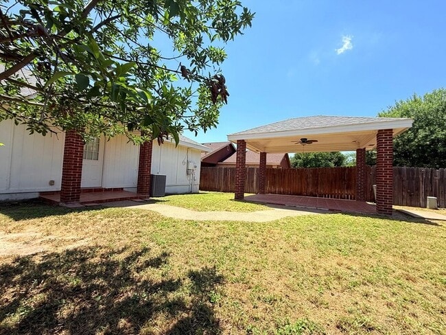 Building Photo - 1659 Champion Cir