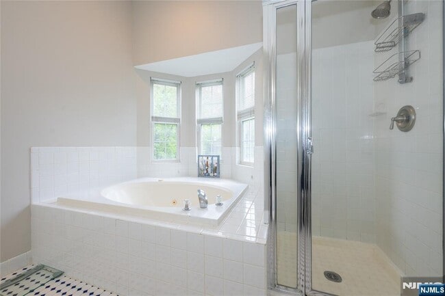 Building Photo - 533 Cascade Ct