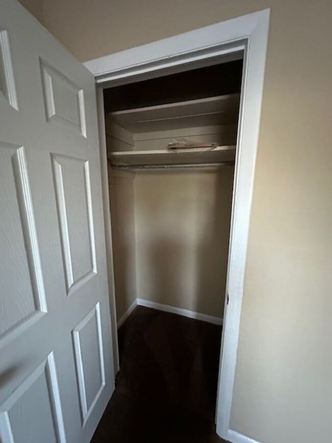 Building Photo - Conveniently located 3 bedroom/2 Bath house