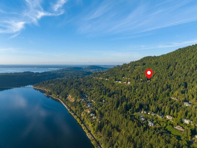 Building Photo - Beautiful home with views and in a gated c...