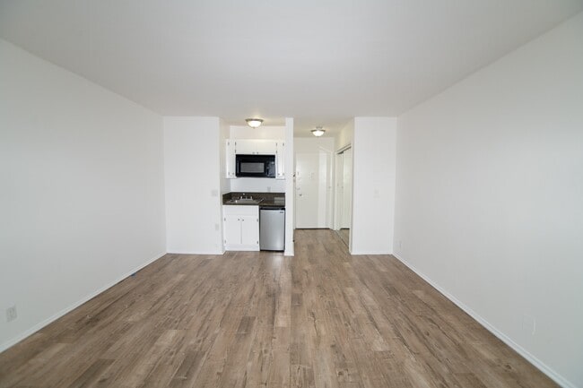 Building Photo - 932 South Westmoreland Avenue, Unit 308