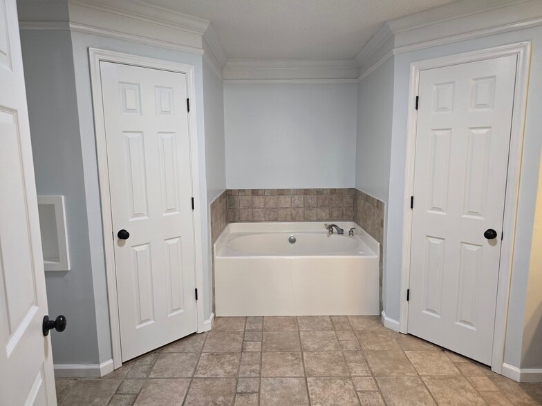 Primary Bathroom with Jetted Whirlpool Tub - 2065 Pinemount Blvd