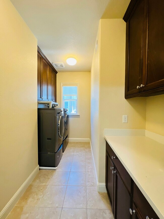 Building Photo - 3024 Sonsilla Ln