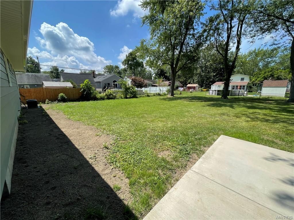 Building Photo - 425 East Ln