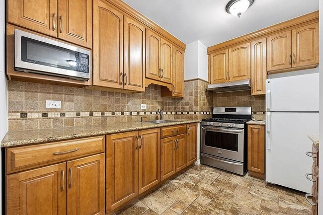 Building Photo - 2331 Ocean Ave