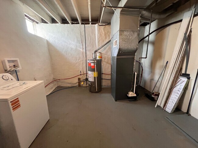 Building Photo - Pittsburgh - 3 Bedroom 1.5 Bathroom - For ...