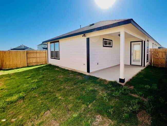 Building Photo - 200 Living Reef Dr
