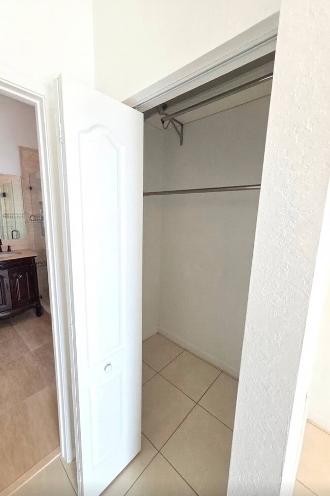 Building Photo - 3716 NE 22nd Pl