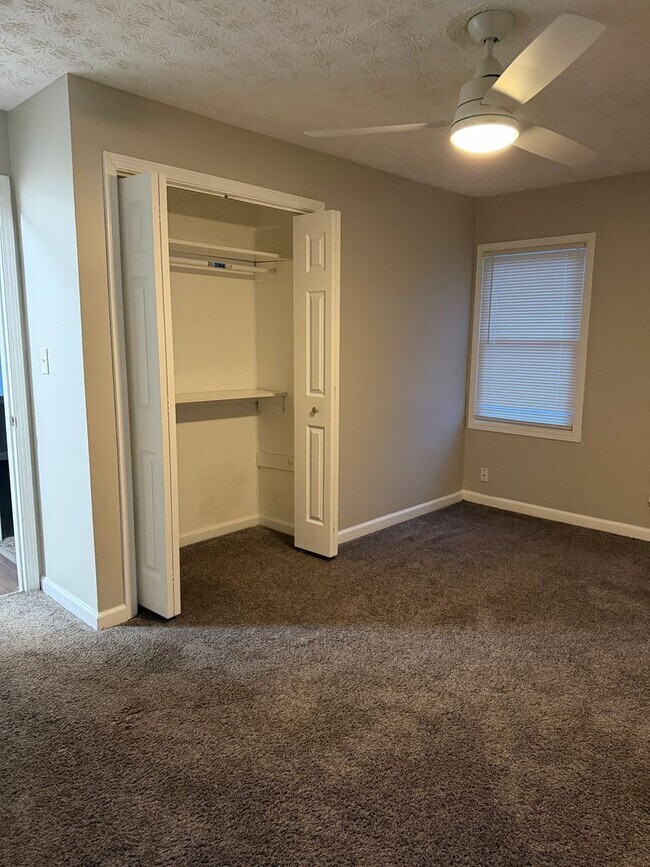 Building Photo - 3 bed 1 bath home for rent!