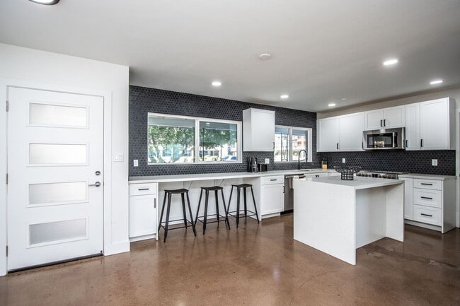 Building Photo - JUST REDUCED + FREE JUNE RENT!