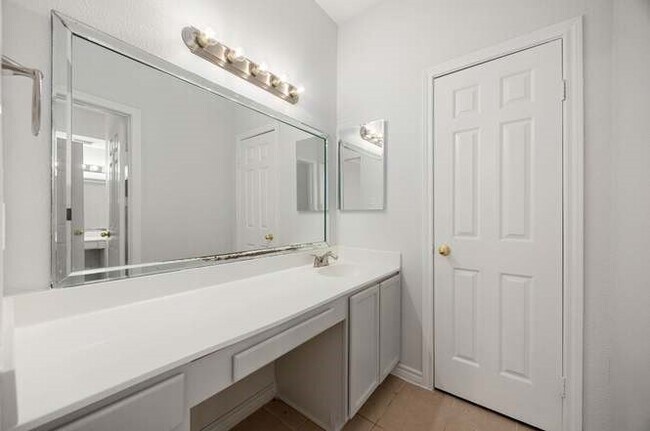 Building Photo - 2255 Braeswood Park Dr