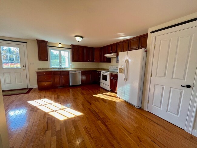 Building Photo - 27 Weare Rd