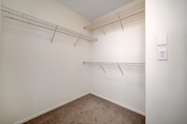 Building Photo - *MOUNTAINS EDGE 3 BED 2.5 BATH * COMMUNITY POOL, FITNESS CENTER, AND SPA *