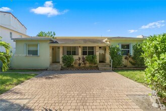 Building Photo - 2530 SW 27th St
