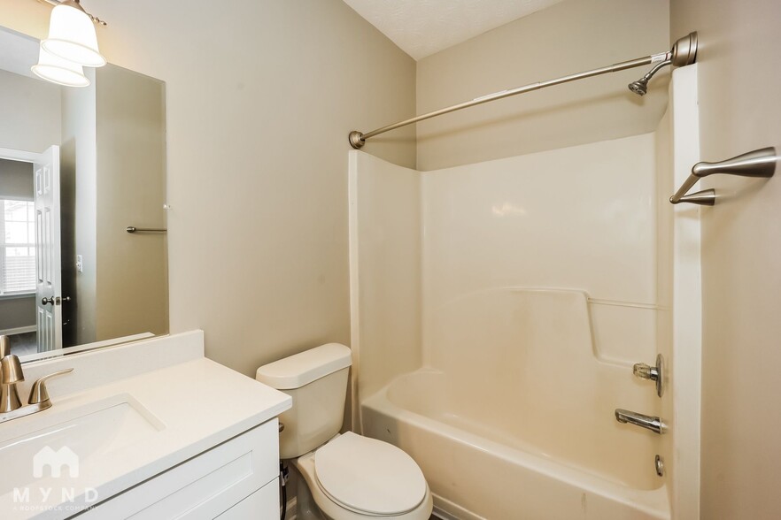 Building Photo - 3302 Summer Brooke Ln