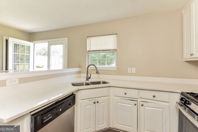 Building Photo - 3340 Glen Hollow Dr