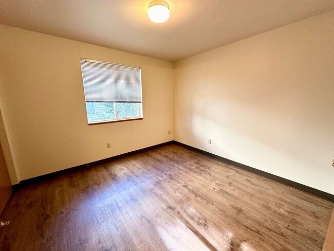 Building Photo - 808 Juniper Ave