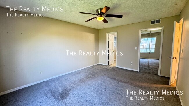 Building Photo - 2727 N Poinciana Blvd
