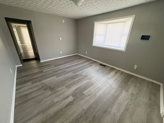 Building Photo - 2531 Howey Rd