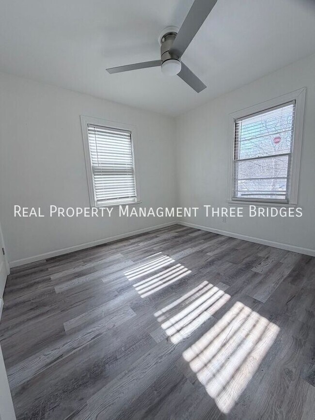 Building Photo - 35 S Barat Ave