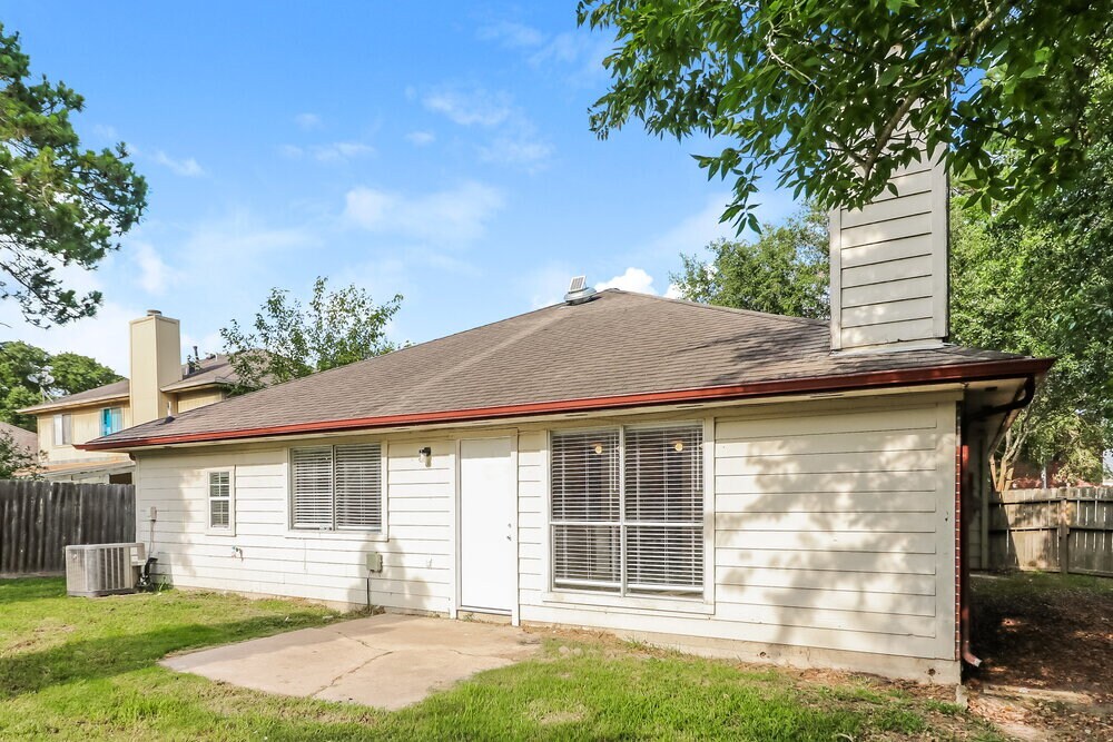 Building Photo - 1034 Canterbury Dr