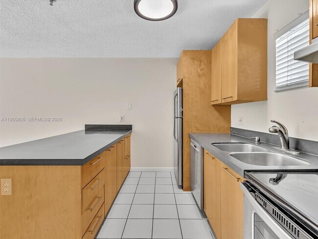 Building Photo - 240 SW 15th Rd