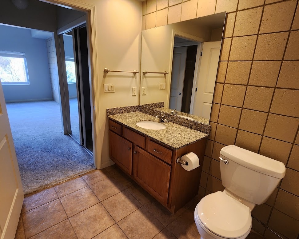 19 Master bath looking in to Master - 400 N Richmond St