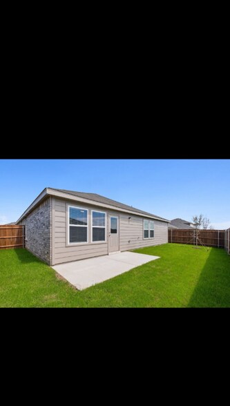 Building Photo - 4425 Benham Dr