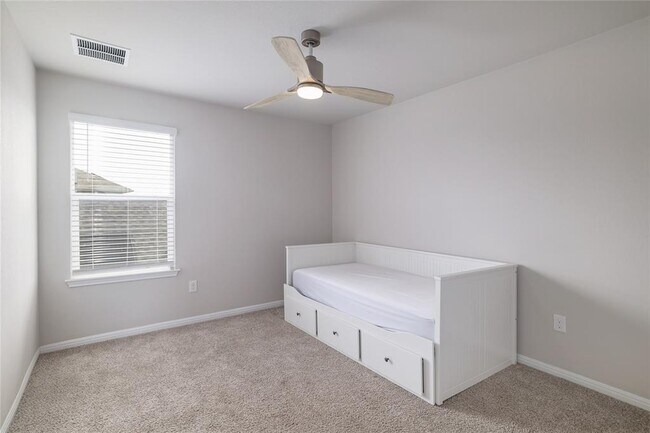 Building Photo - 445 Shiner Ln